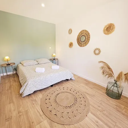 Appartement Au Son De L'Eau à Birac  Chambre photo