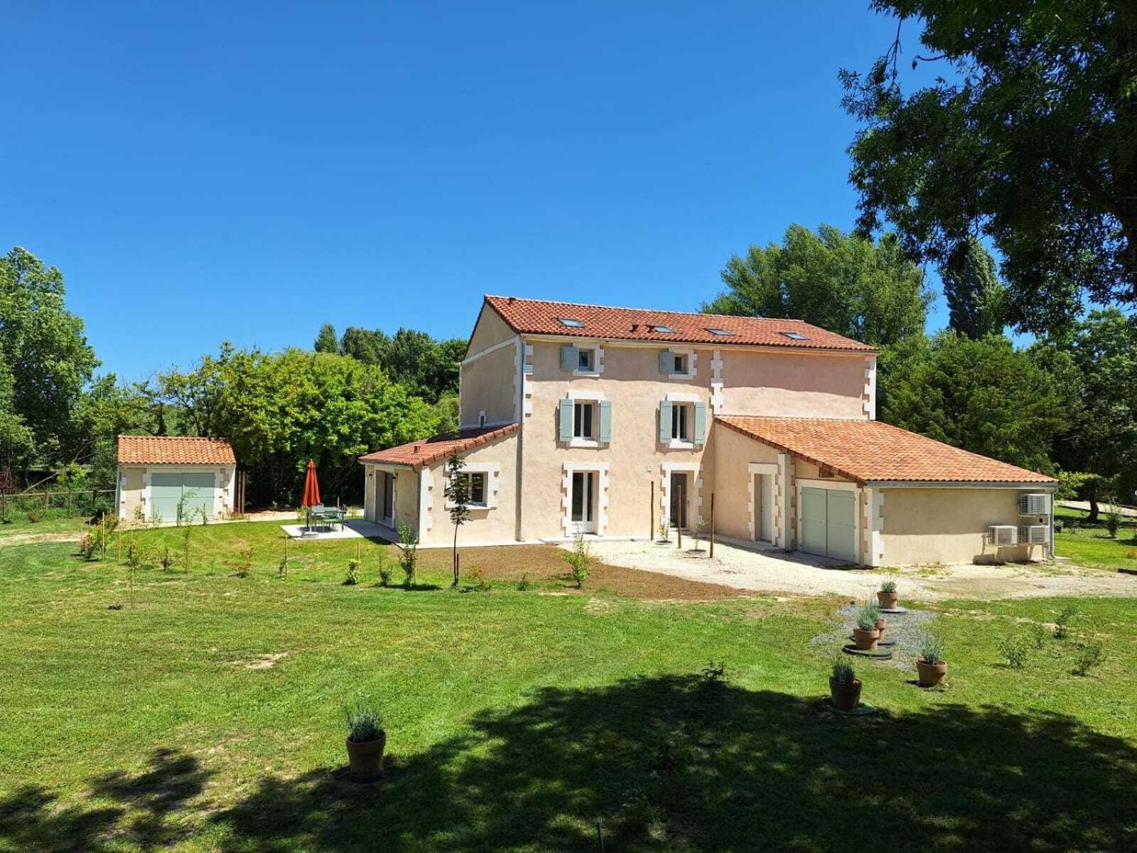 Au Son De L'eau Apartamento *