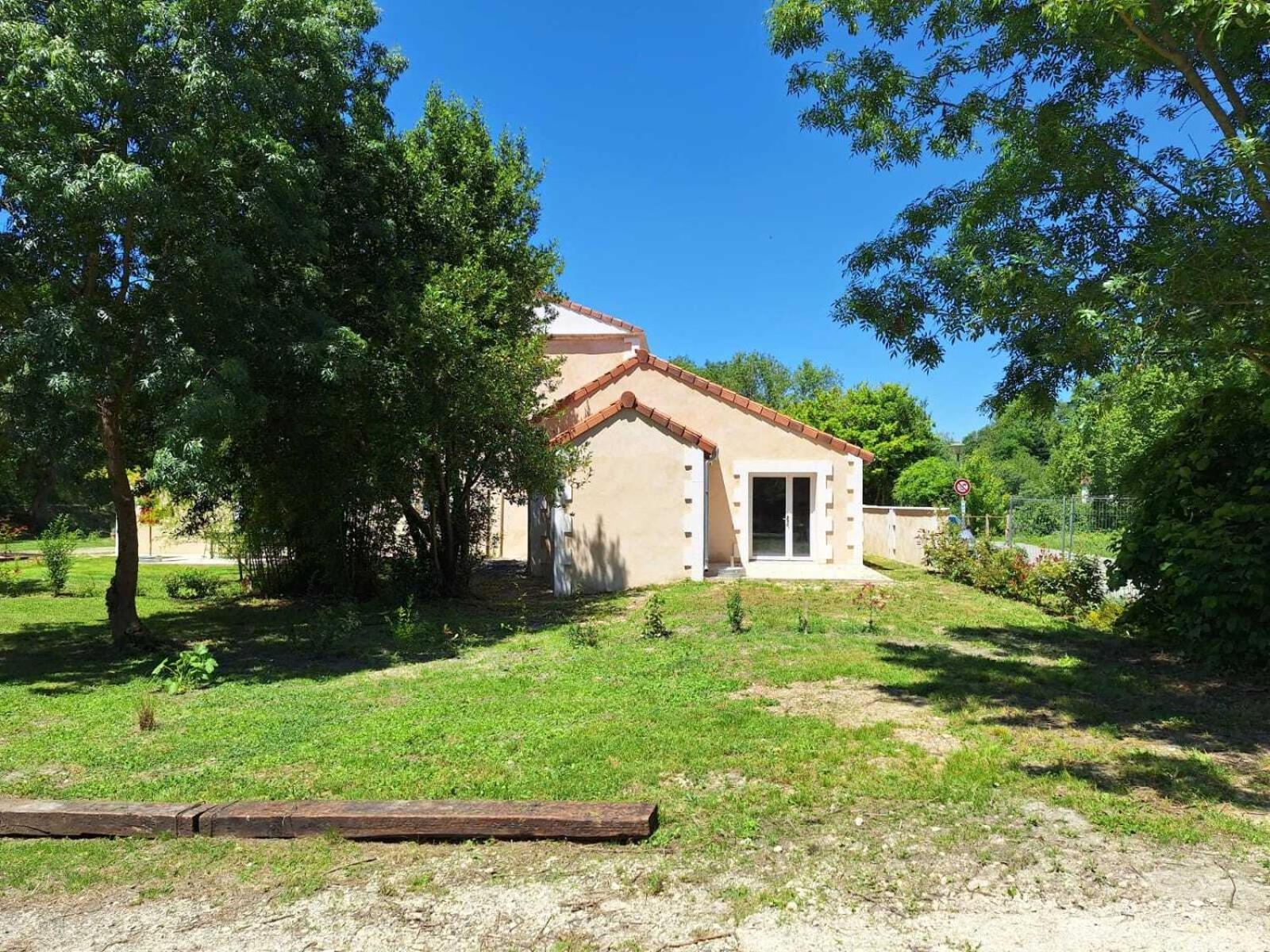 Au Son De L'eau Apartment Birac (Charente)